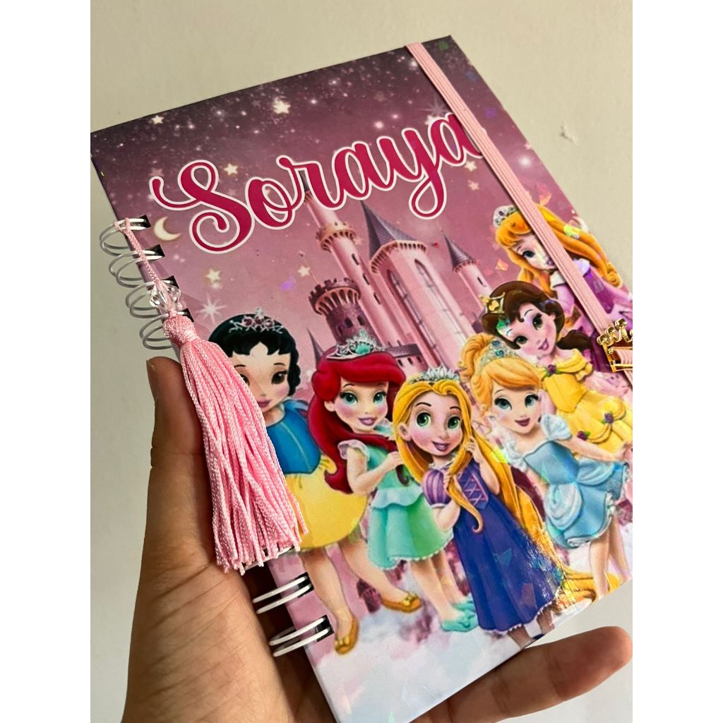 Caderneta de Vacinação Princesas| Capa Dura com Nome | Brilho Mágico ...
