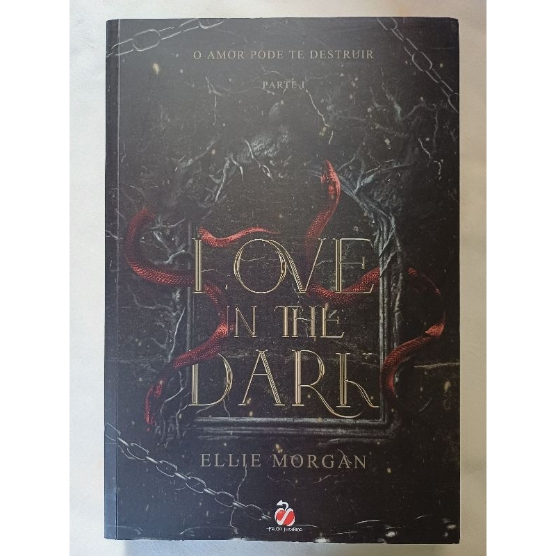 Livro Love in the Dark - Ellie Morgan (capa comum) | Shopee Brasil