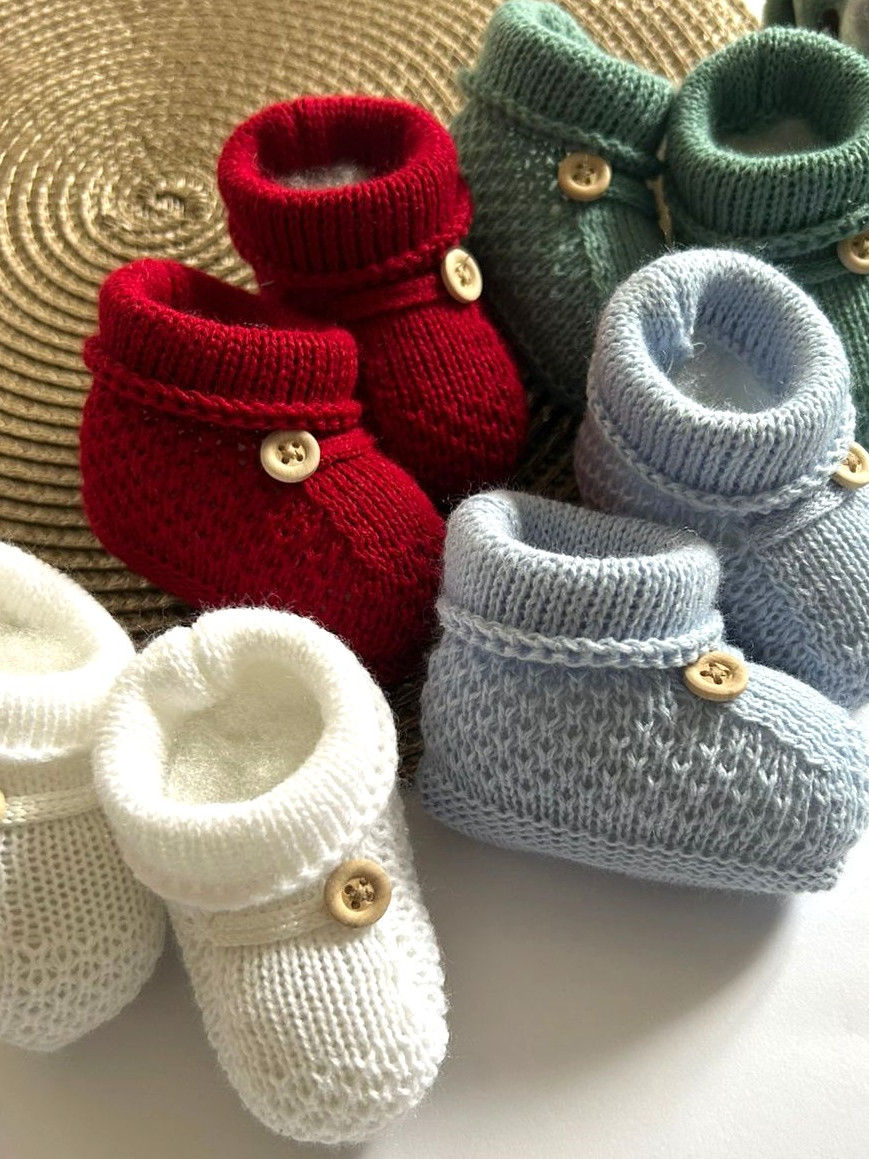 Sapatinhos de Tricô Liso para Bebê 0 a 3 Meses várias Cores