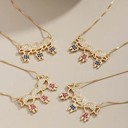 Colar Feminino com Pingentes de Crianças Menino e Menina, Cravejado em Zircônias, Banhado a Ouro 18K e Prata 925