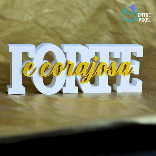 laca Decorativa 3D "Forte e Corajosa" – Letreiro Motivacional em Impressão 3D