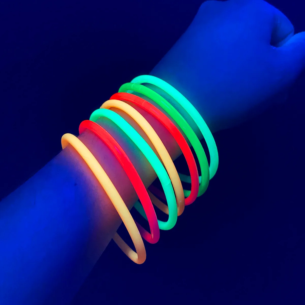 KIT 100 Unidades Pulseira Neon Fluorescente Brilha no Escuro Festa ...
