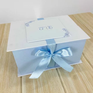 CAIXA 25x15x10cm CONVITE PADRINHOS CASAMENTO AZUL SERENITY Cartonada PERSONALIZADA com Iniciais