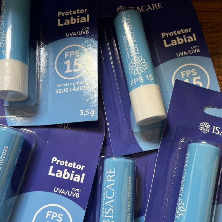 Protetor Hidratante Labial Hidrata e Protege os Lábios FPS15 Isacare ...