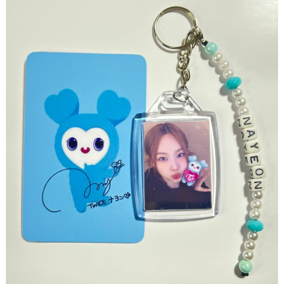 Chaveiro Nayeon Twice + card Lovely + 1 photocard surpresa