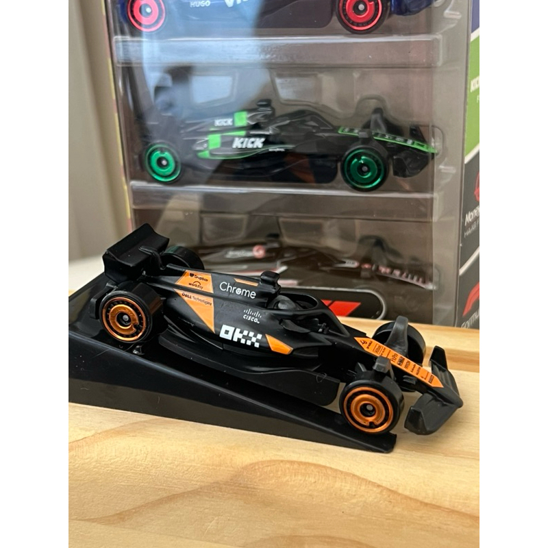 Maglietta Ufficiale McLaren Formula 1 Team – Logo Core Logo In Nero Con Bordo Arancione – Fanwear Uomo - 6