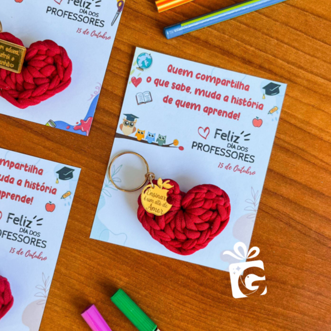 Chaveiros em crochê com cartão personalizado Lembrancinha Dia dos Professores Escola