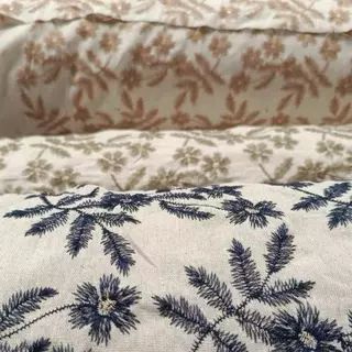 Tecido Linho Bordado (1m x 1,40m) Elegância e Sofisticação em Cada Detalhe textura natural e bordados delicados
