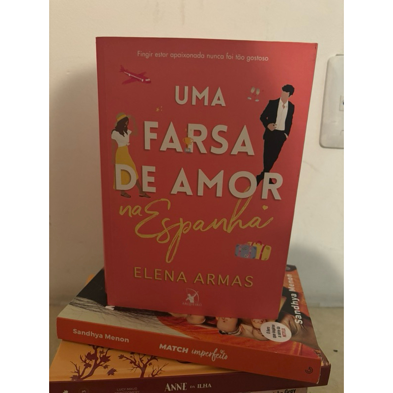 Uma farsa de amor na Espanha | Elena Armas | Shopee Brasil