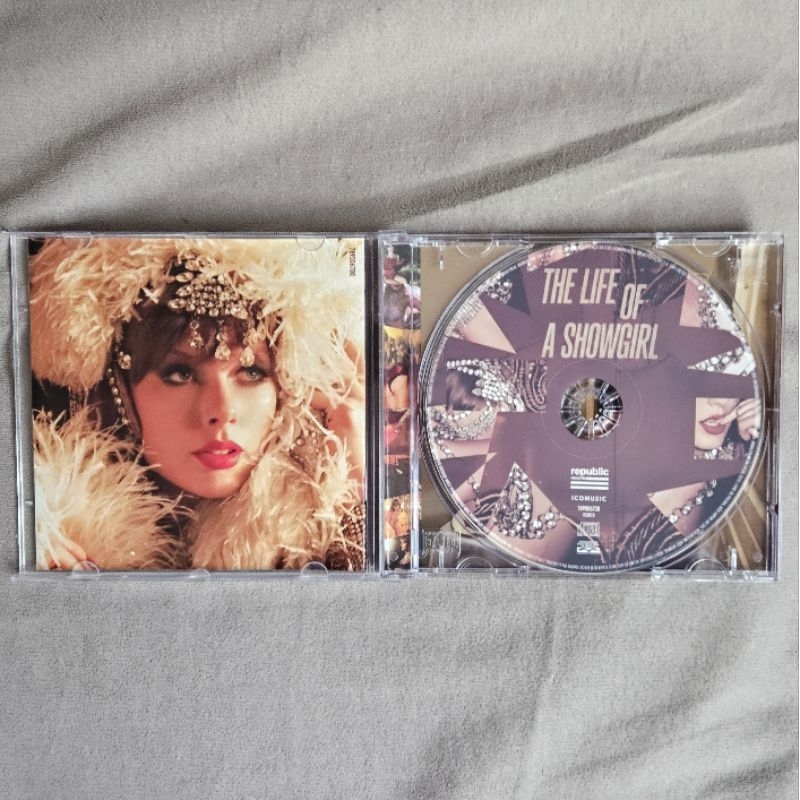 Cd Taylor Swift - The Life Of A Showgirl (versão Fan-made) 2025