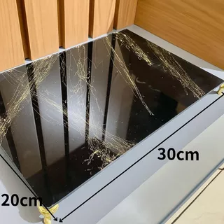 BANDEJA DECORATIVA DE VIDRO TIPO MÁRMORE PRETO COM DOURADO 30X20