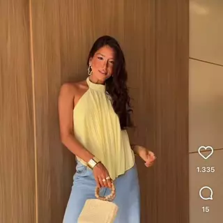 BATA MANUELA EM TECIDO CREPE PLISSADO COM DETALHES EM AMARRACAO NAS COSTAS E COM FORRO