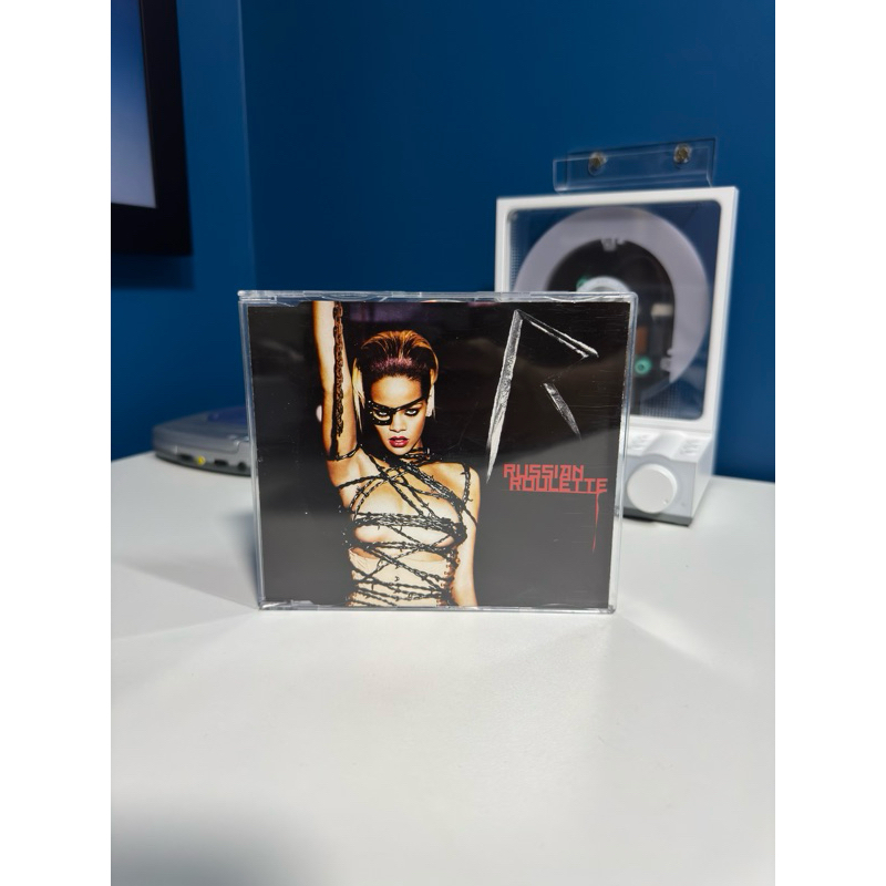 cd single Rihanna Russian roulette | Shopee Brasil