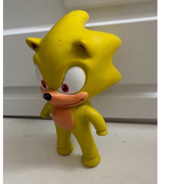 boneco do Super Sonic, a forma super-sônica do personagem Sonic the ...