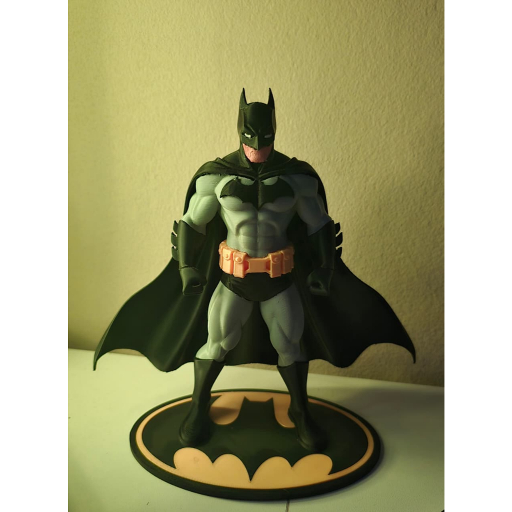 Boneco Batman 3D Clássico com Base — Action Figure Decorativa | Shopee ...