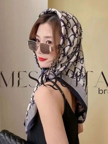 Lenço de cetim modelo onça leopardo super fashion moda feminina