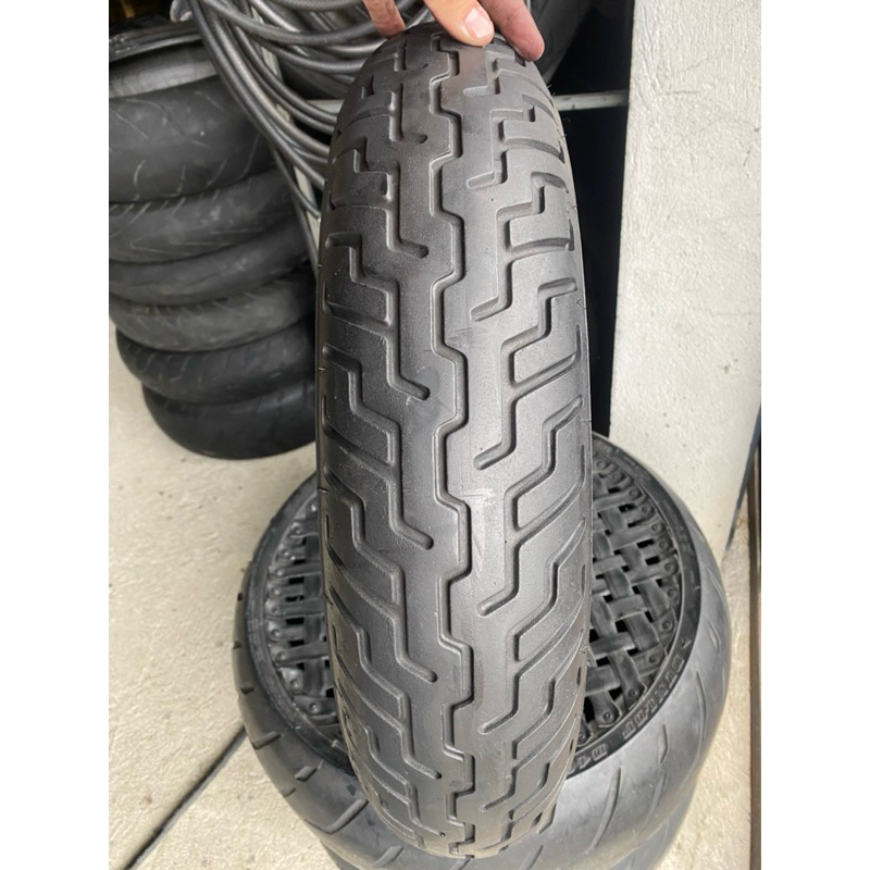 pneu traseiro mt90b16 ou 130/90/16 dunlop d402f semi novo faixa