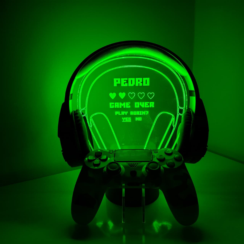 Suporte Gamer LED RGB Personalizado – Porta Headset e Controle Nome Gravado a Laser