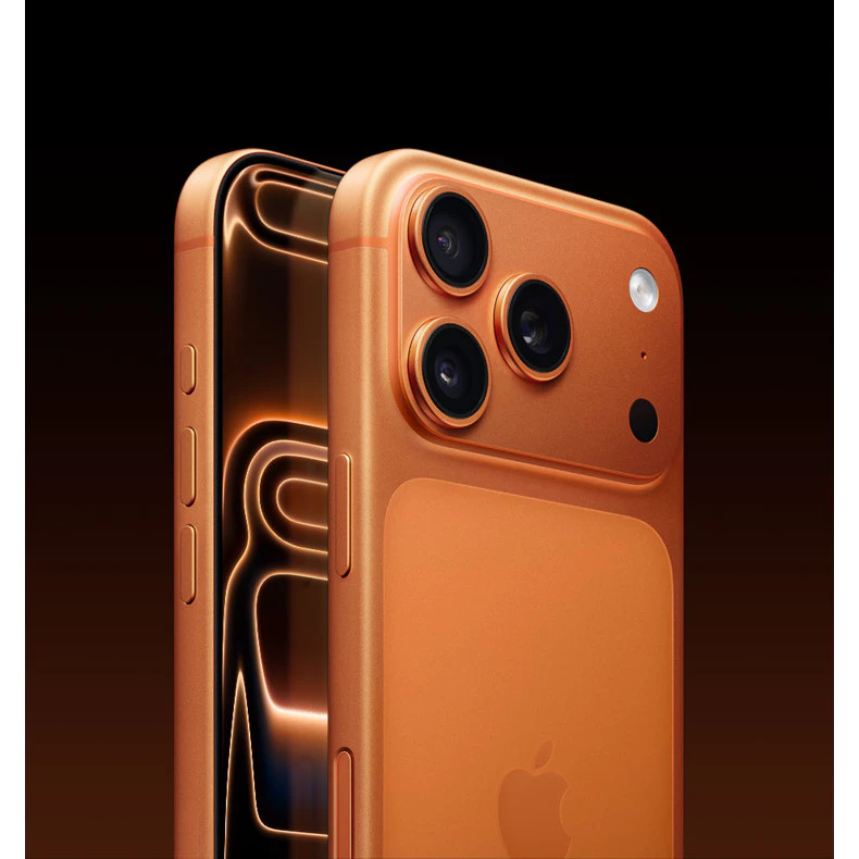 Close-up detalhado do módulo de câmera tripla e botões laterais do iPhone 17 na cor cobre