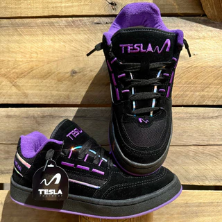 Tênis Tesla Coil Black White Casual Reflect Bordado Camurça Premium Esportivo