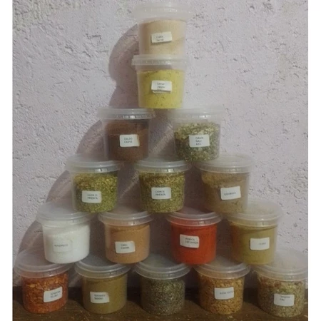 Kit com 20 temperos e condimentos + 20 potes de 140ml (EXTRA 10G DE ORÉGANO)