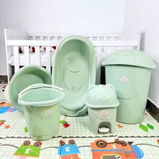 Kit Completo Banho e Quarto do Bebe: Cesto 41L, Lixeira 6.2L, Banheira 20L, Balde 13L e Bacia 15L em Oferta na Shopee