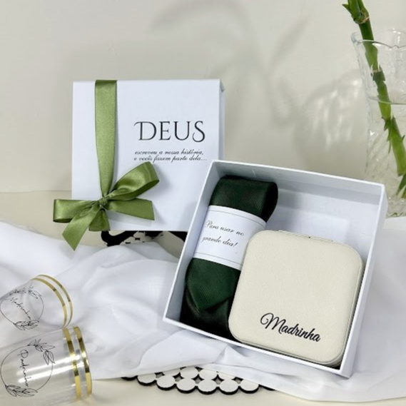 Kit Especial para Padrinhos – Caixa Cartonada com Gravata e Porta-Joias