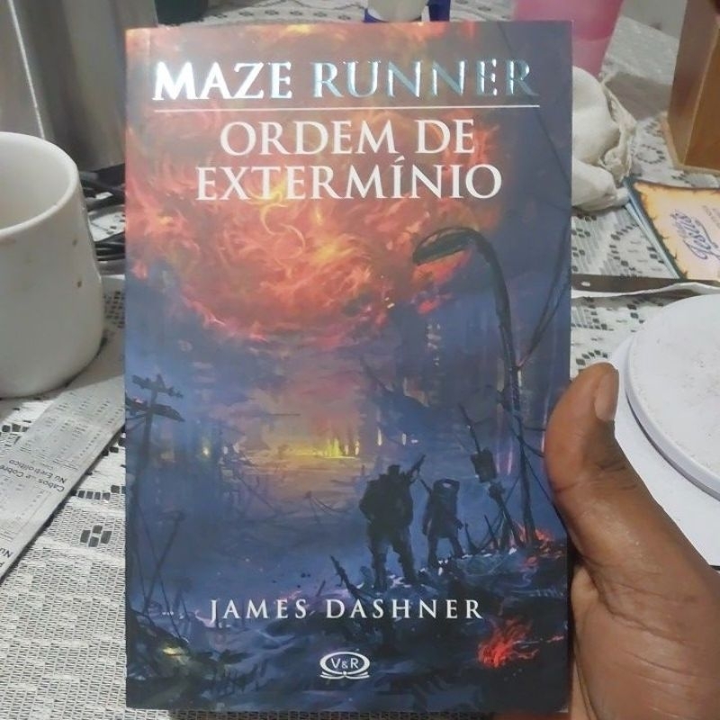 Livro - Maze Runner - Ordem de Extermínio - James Dashner | Shopee Brasil