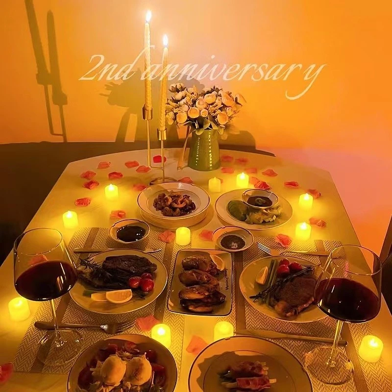 velas de led decorativas em um centro de mesa elegante