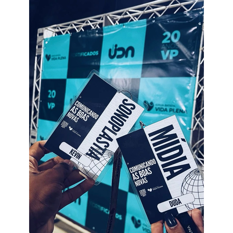 Credencial Personalizada e plastificada com Cordão Preto liso 10x15