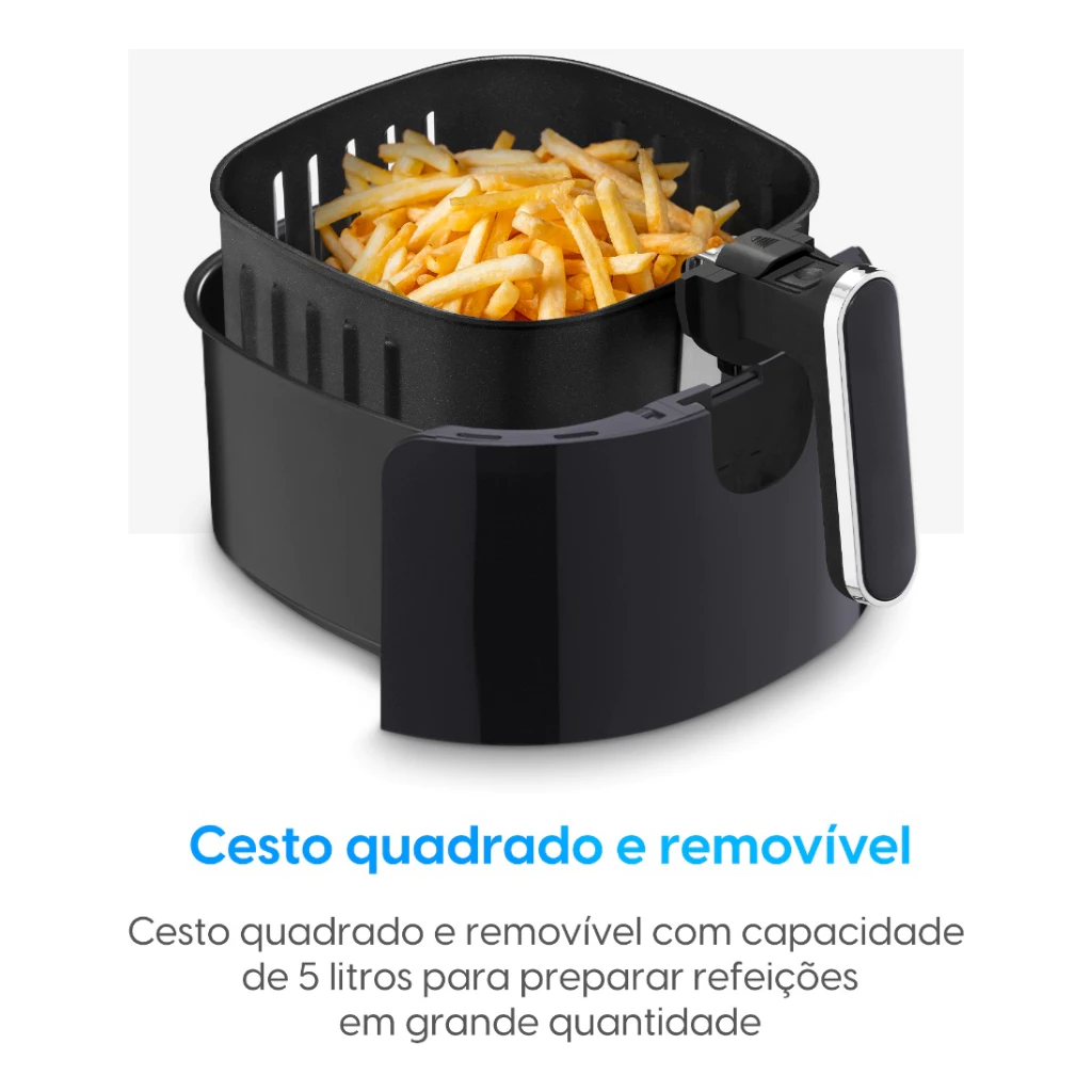 Cesto quadrado removível da air fryer Elgin, cheio de batatas fritas douradas, ilustrando a capacidade de 5 litros.
