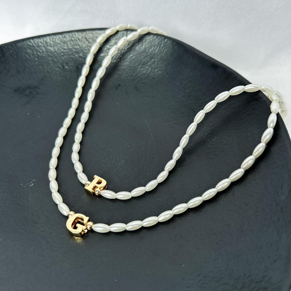 Colar Choker Letra Inicial com Pérolas - Colar Feminino com Pingente ...