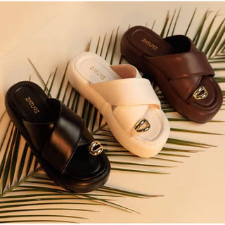 Sandália Feminina Flatform Tiras Acolchoadas e Enfeite dourado em Oferta na Shopee