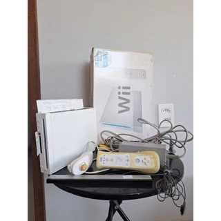 Nintendo Wii Completo e Desbloqueado + Caixa (sem os berços)