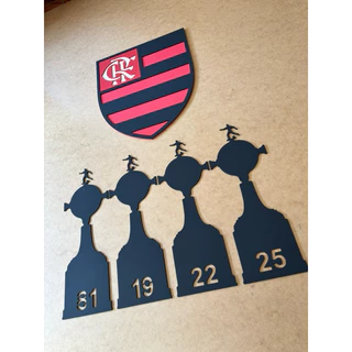 Escudo Flamengo e kit de taças Libertadores