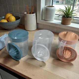 Jarra plástica com tampa e espremedor de frutas de 1,42 LT, LIVRE DE BPA. em Oferta na Shopee