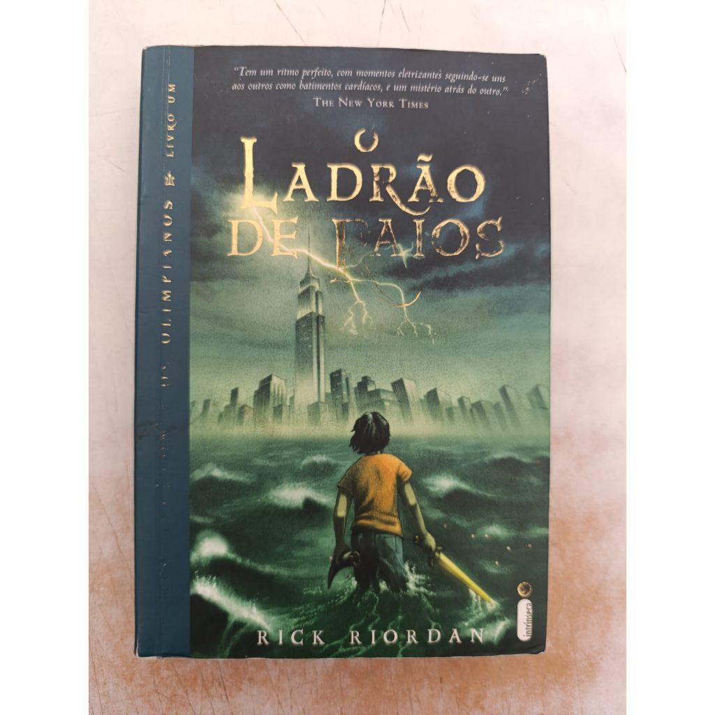 PERCY JACKSON - O LADRÃO DE RAIOS