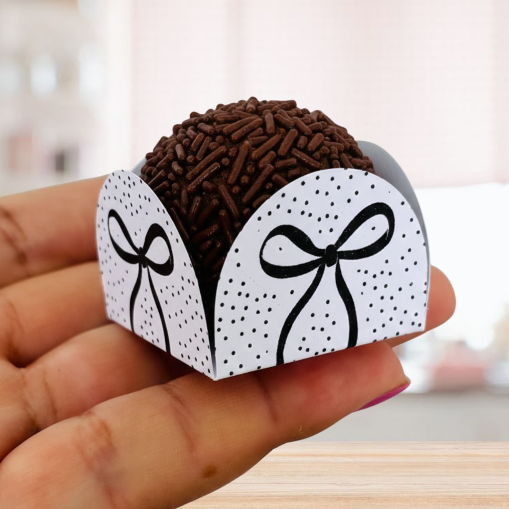 Forminhas Personalizadas Laço Preto de Doce Brigadeiro 4 Pétalas Festa ...
