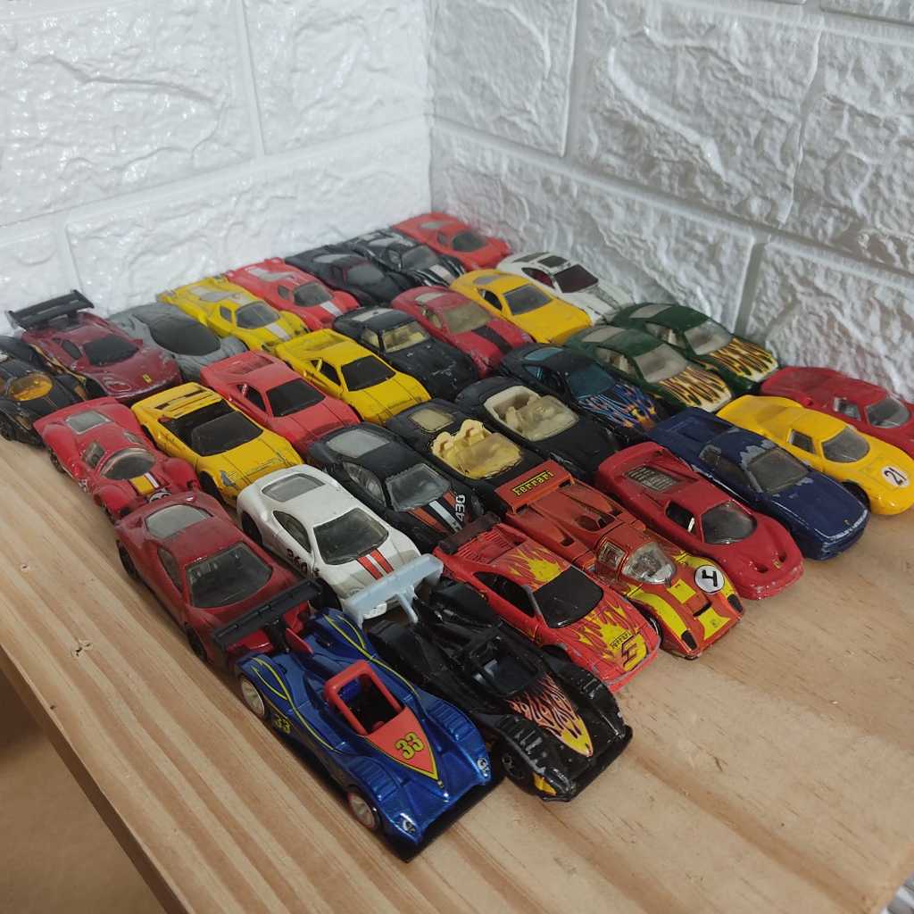 Hot Wheels Ferraris vários modelos usado loose