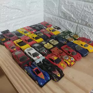 Hot Wheels Ferraris vários modelos usado loose