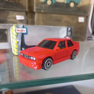 1988 bmw 3 séries m3 (e30) 1:64 Maisto NA CAIXA