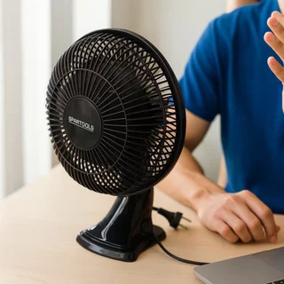 Ventilador Compacto Mesa Portatil 110V 220V Com Movimento Oscilante Sortido