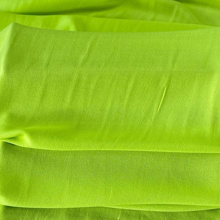 TECIDO CREPE VERDE LIMÃO (10289) LARG 1,40 em Oferta na Shopee