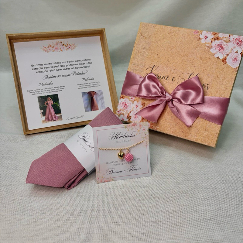 Caixa convite para padrinhos de casamento em mdf com pulseira e gravata