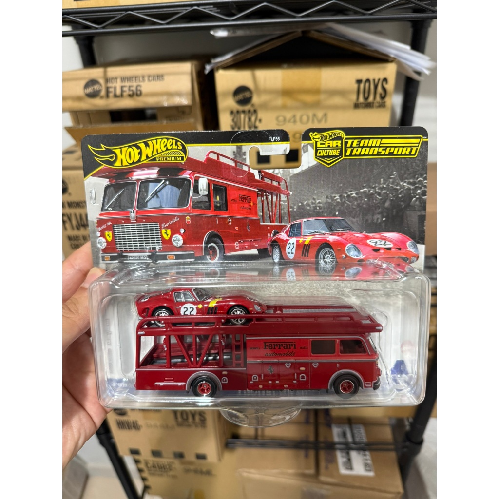 Hot Wheels Premium Team Transport 1:64 – Ferrari 250 GTO, AE86 e