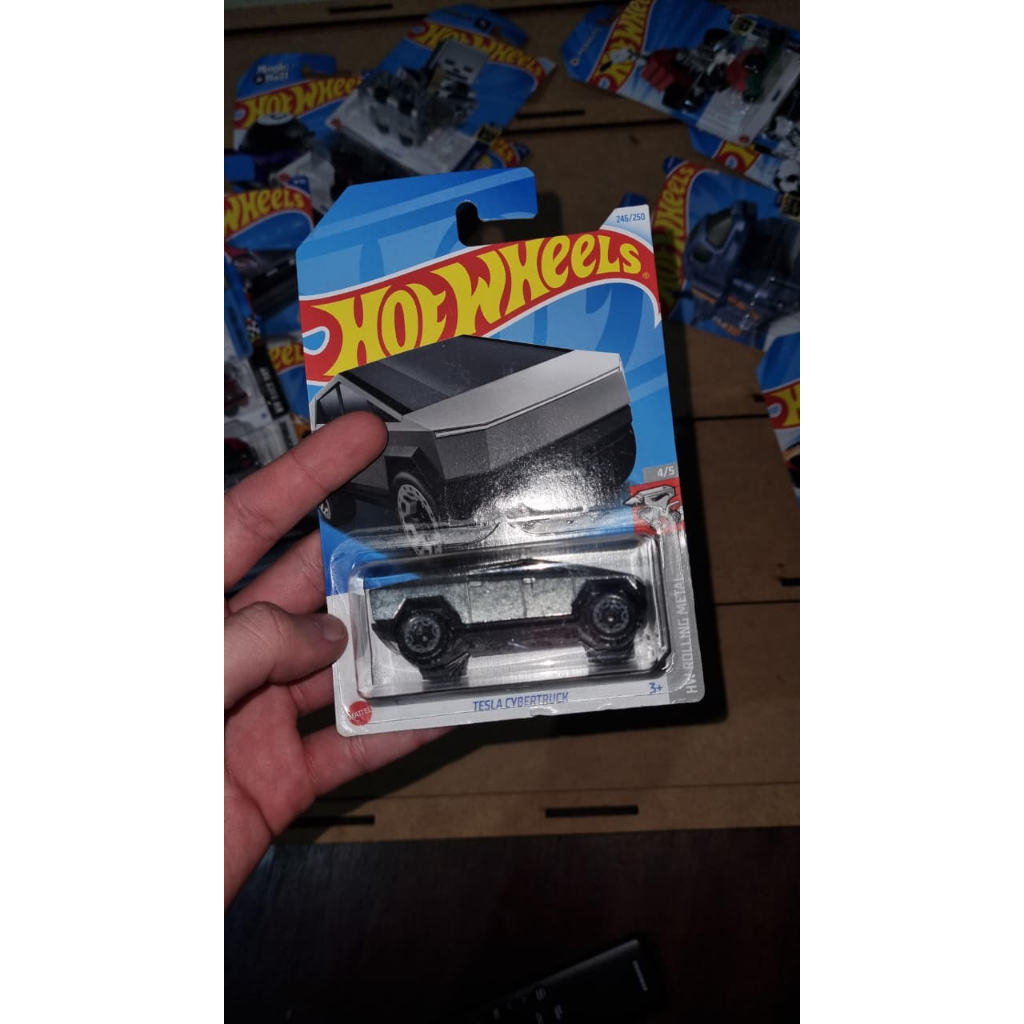 Hot Wheels Variados (Velozes e Furiosos, Minecraft, T-Hunt)
