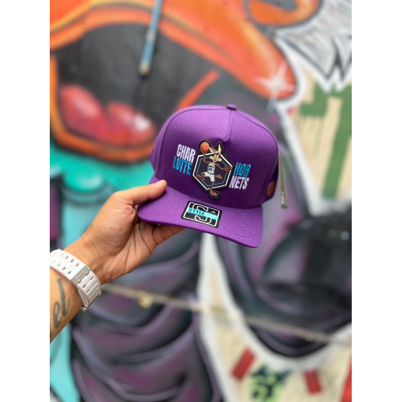 boné roxo personagens lonney tunes moda masculino aba semi reta com ...