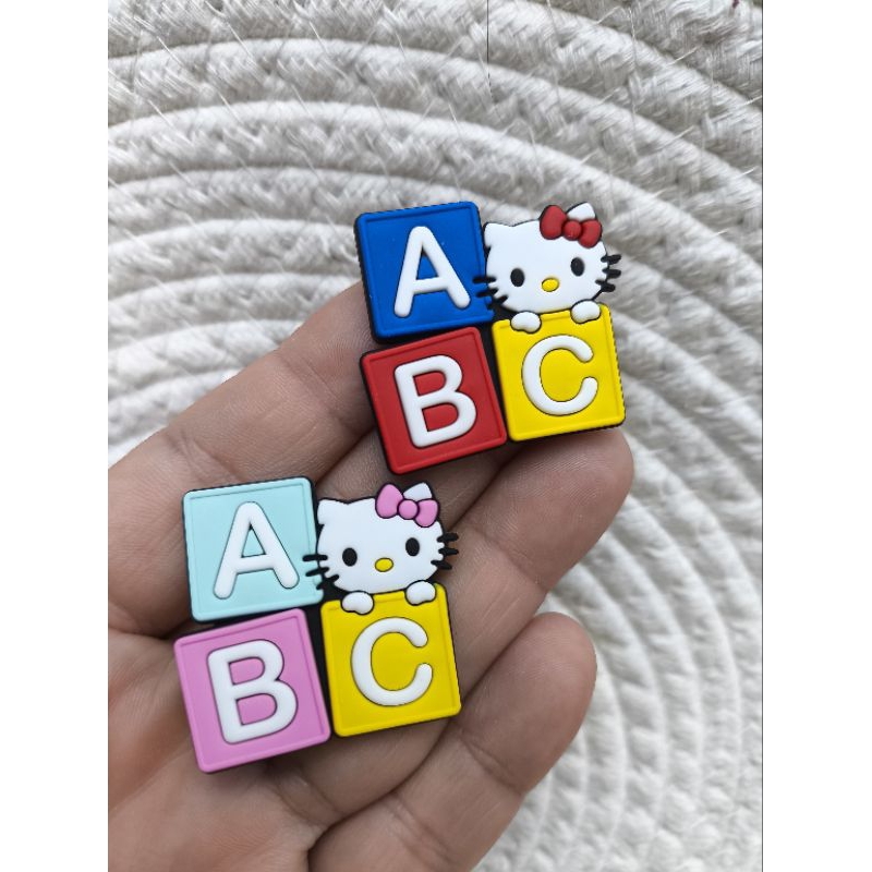 Mix aplique emborrachado cubo ABC Hello Kitty (2 unidades) | Shopee Brasil