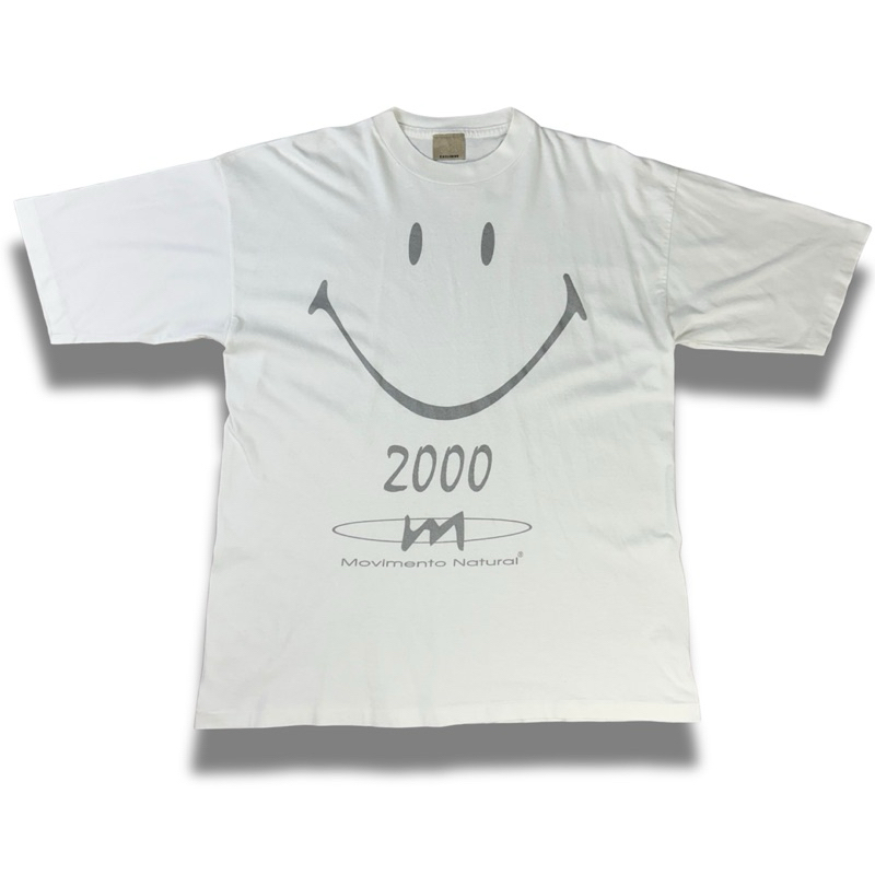 camiseta branca movimento natural dos anos 2000 y2k vintage