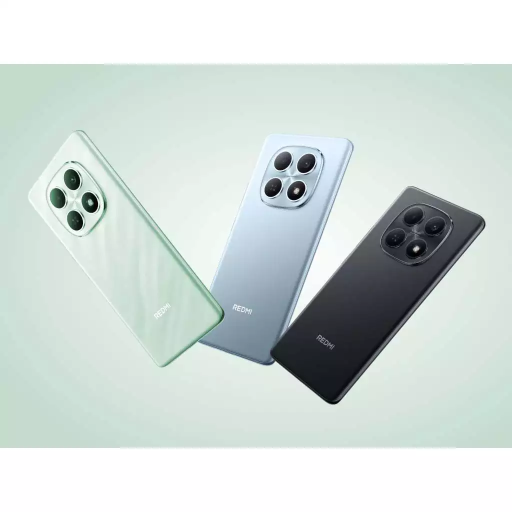 Tres unidades do smartphone Xiaomi Redmi Note 15 nas cores verde, azul claro e preto dispostas em angulo
